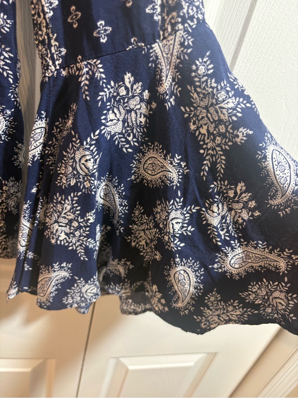 Umgee USA Medium Navy Cream Boho Paisley Ruffle Hem Tunic Blouse Western Bandana - Picture 3 of 5